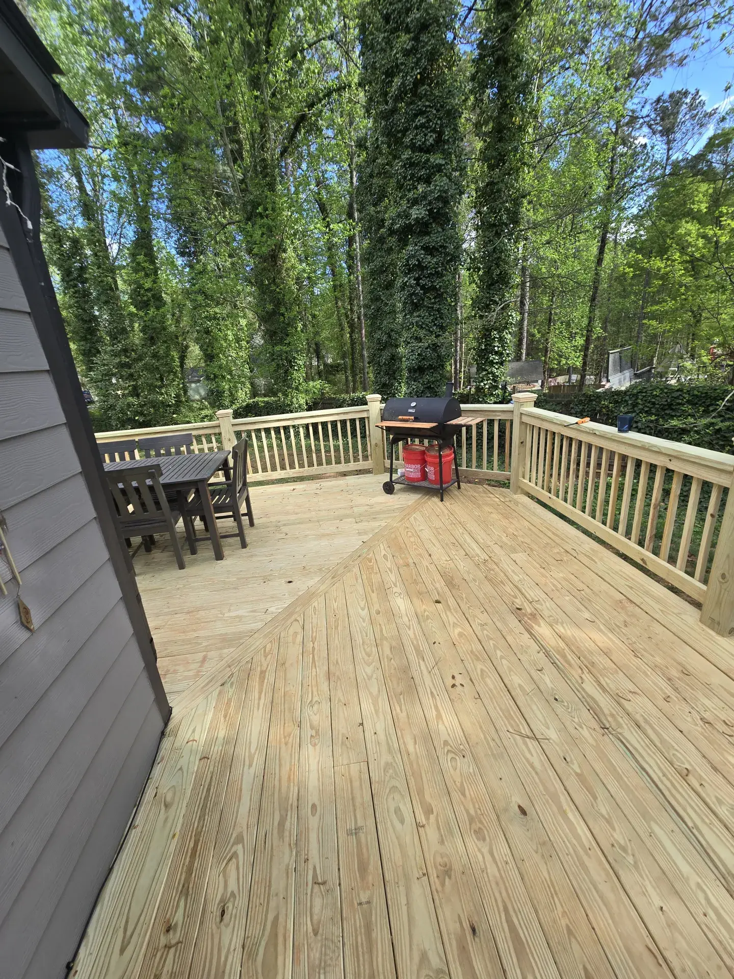 Wide deck design on wooded lot